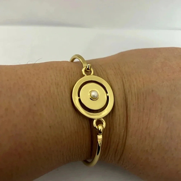 Carolee Gold Tone Pearl - June birthstone 8" bangle reversible bracelet - Picture 5 of 5